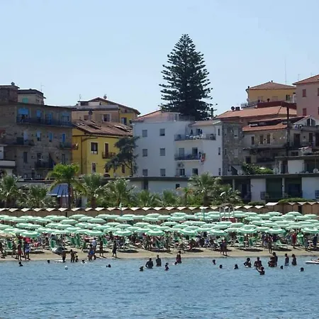 Dimora Le Antiche Torri فندق مبيت وإفطار 4*