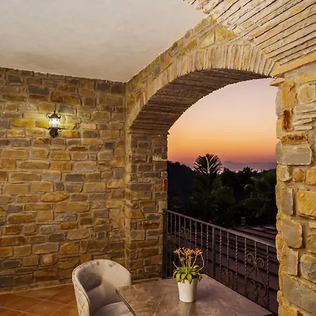 Dimora Le Antiche Torri فندق مبيت وإفطار 4*